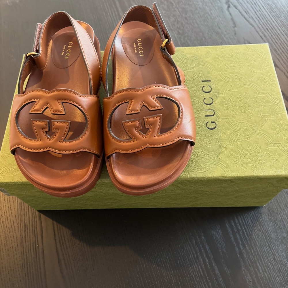 New in box.  Gucci interlocking G sandal in perfect neutral color